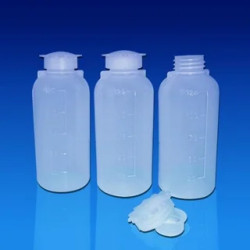 FLACON GRADUE EN POLYETHYLENE A COL ETROIT 250 ml AVEC BOUCHON