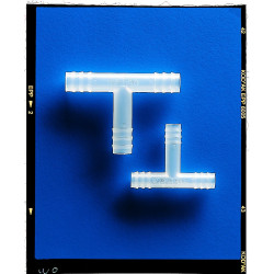 RACCORD CANNELE EN POLYPROPYLENE TYPE T, POUR TUYAU DIAMETRE INT. 6 - 7 mm LONGUEUR 40 mm