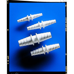 RACCORD CANNELE DROIT EN POLYPROPYLENE POUR TUYAU DIAMETRE INT. 5 - 7 mm